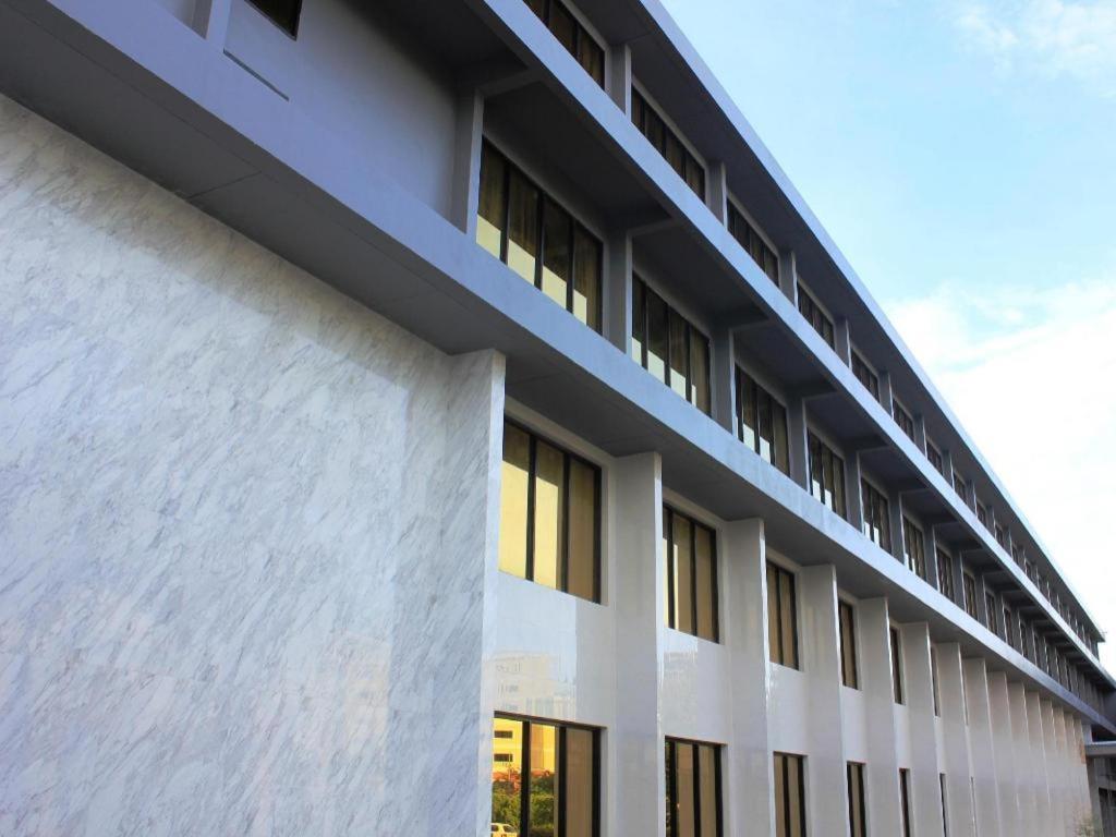 Holiday Poipet Exterior photo