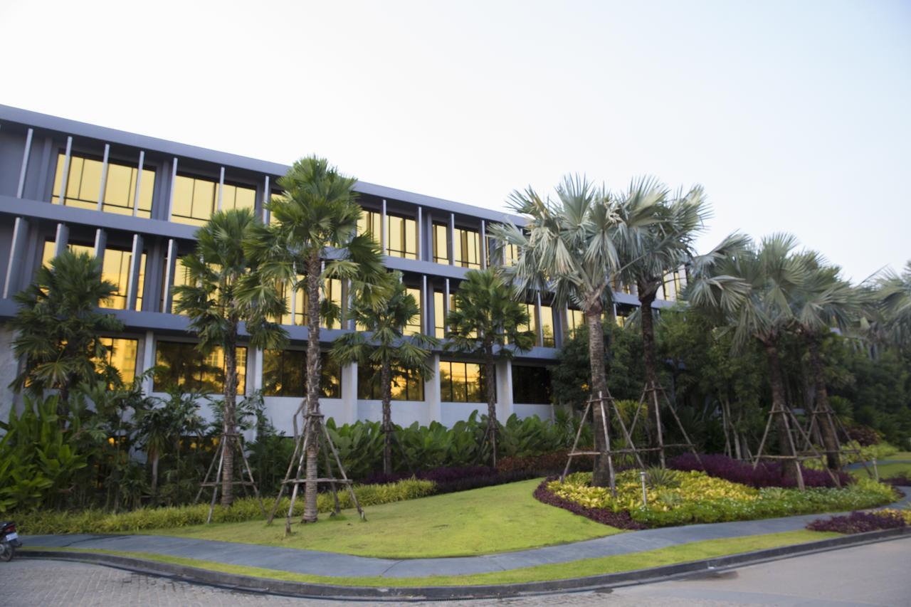 Holiday Poipet Exterior photo
