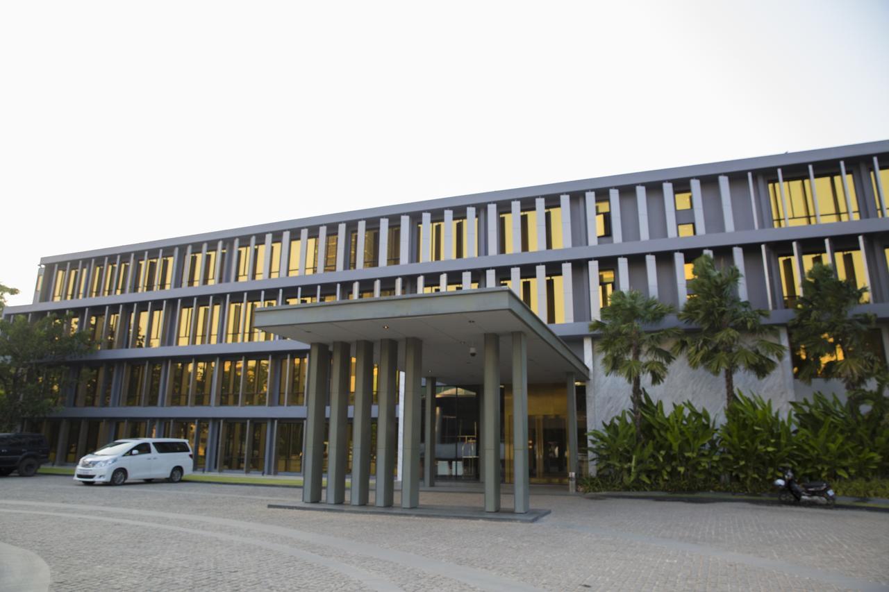 Holiday Poipet Exterior photo