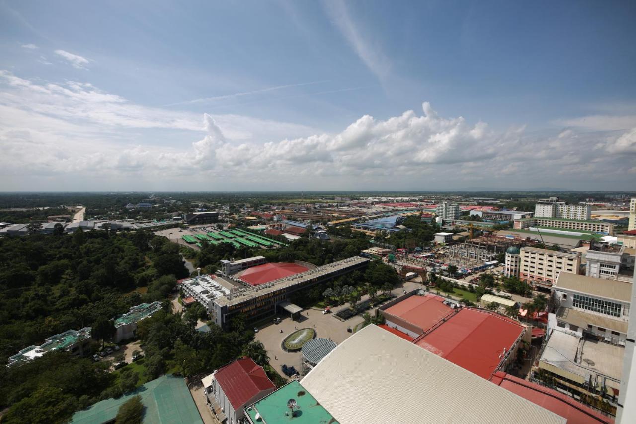 Holiday Poipet Exterior photo